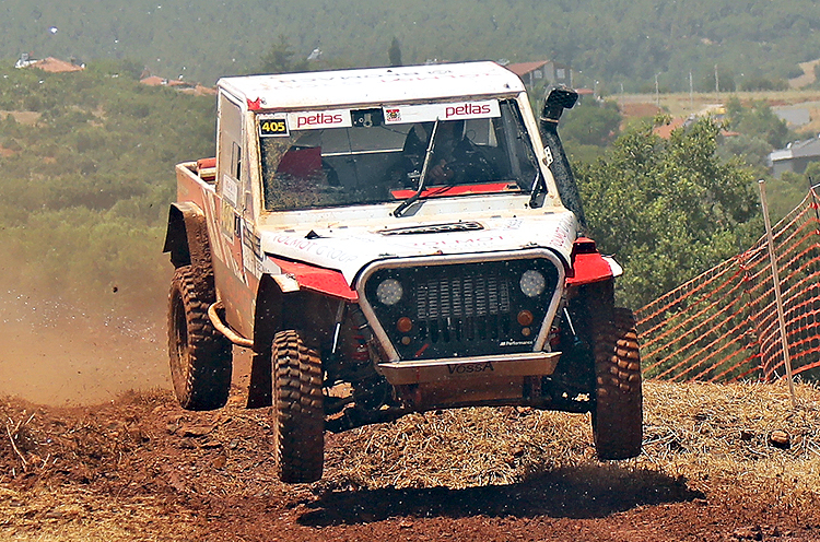 Offroad mücadelesi Denizli’de devam ediyor