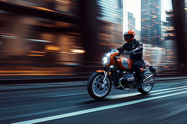 BMW Motorrad, BMW R 12 S’i tanıttı