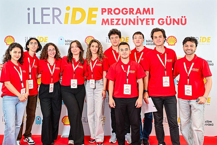 Shell İLERİDE Programı üçüncü dönem mezunlarını verdi
