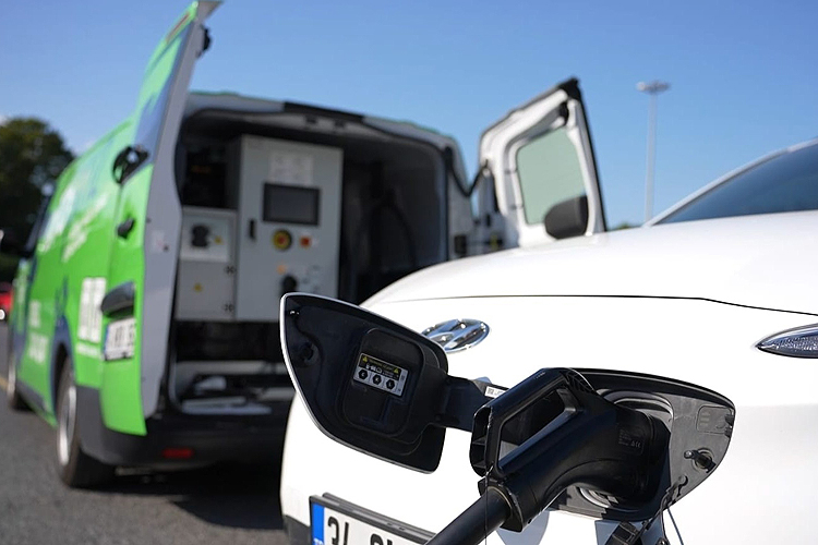 Elektrikli araç kullanıcılarının yolda kalma endişesi sona eriyor!